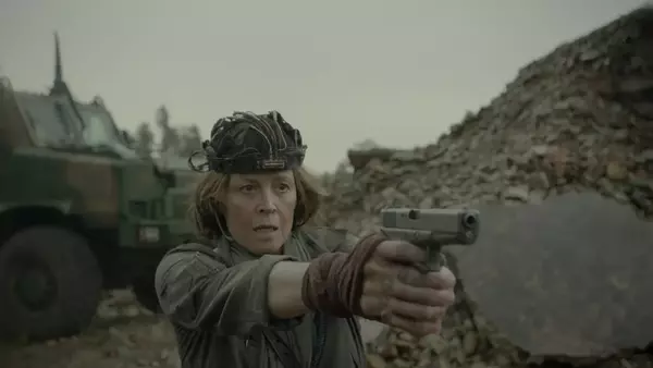 Кадр из фильма Ракка